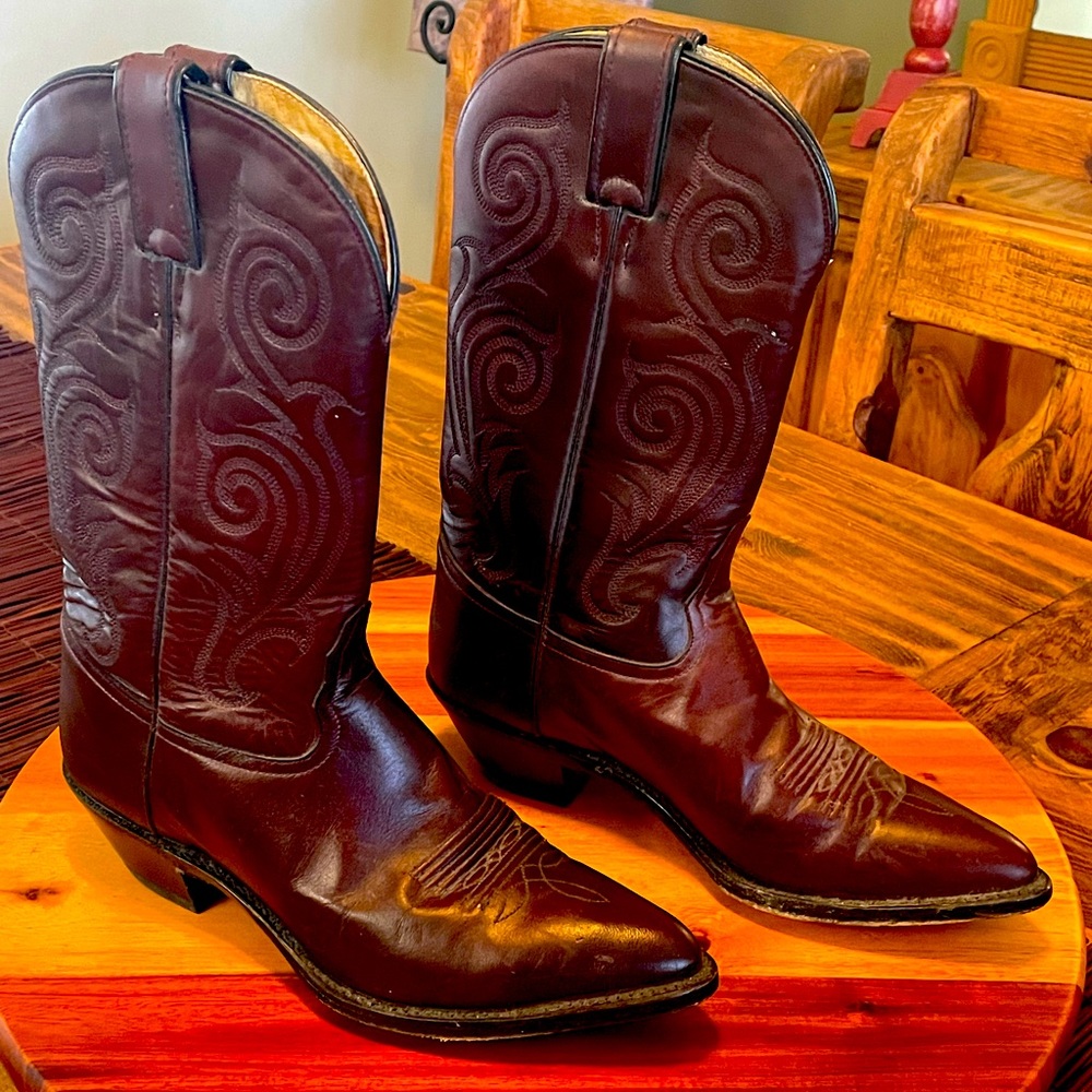 Burgundy dark brown boots